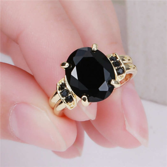 Jewelry - ➰Beautiful Gift Anniversary Ring